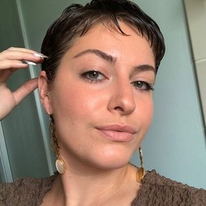 Meet your Posher, Briana